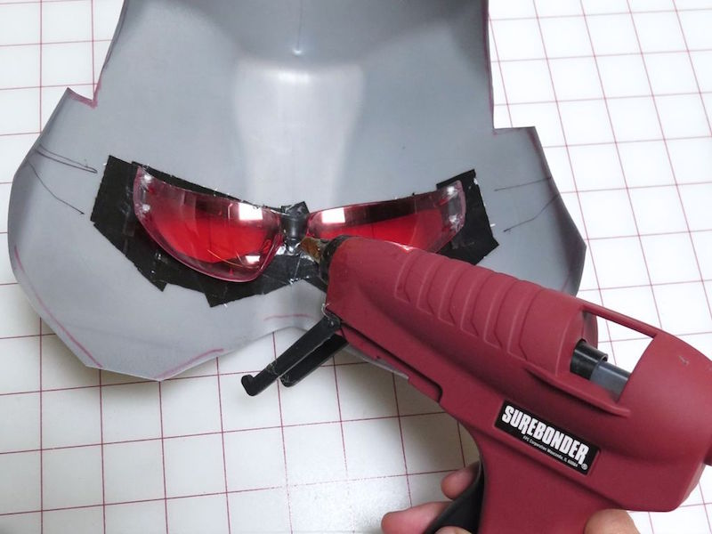 Illustration for article titled Cómo fabricar una brutal réplica del casco de Ant-Man con materiales caseros reciclados